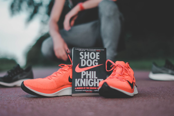 Books Shoe Dog - A Memoir by the Creator of Nike by Phil Knight Multi